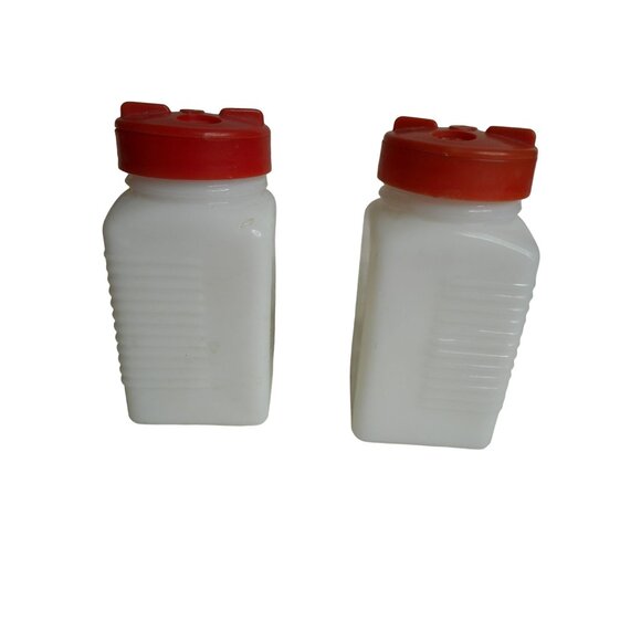 Vintage Red & white ceramic block Salt & Pepper Set milk glass - Picture 3 of 7